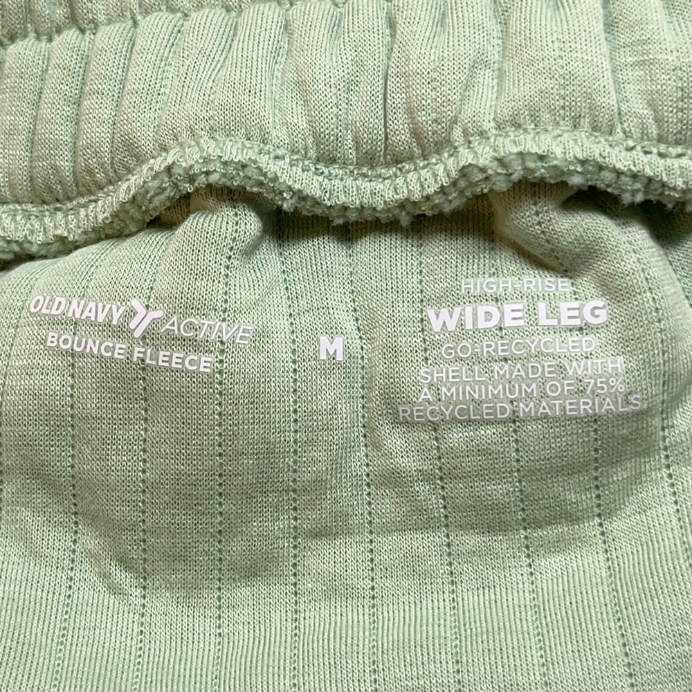 Old Navy Womens Set M Green Bounce Fleece Quilted Crop Top Wide Leg Pants NWT - Picture 12 of 13